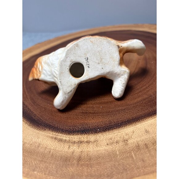 Vintage Porcelain Cat Figurine Lying Down with Raised Paw Brown White 1950s - Picture 5 of 7